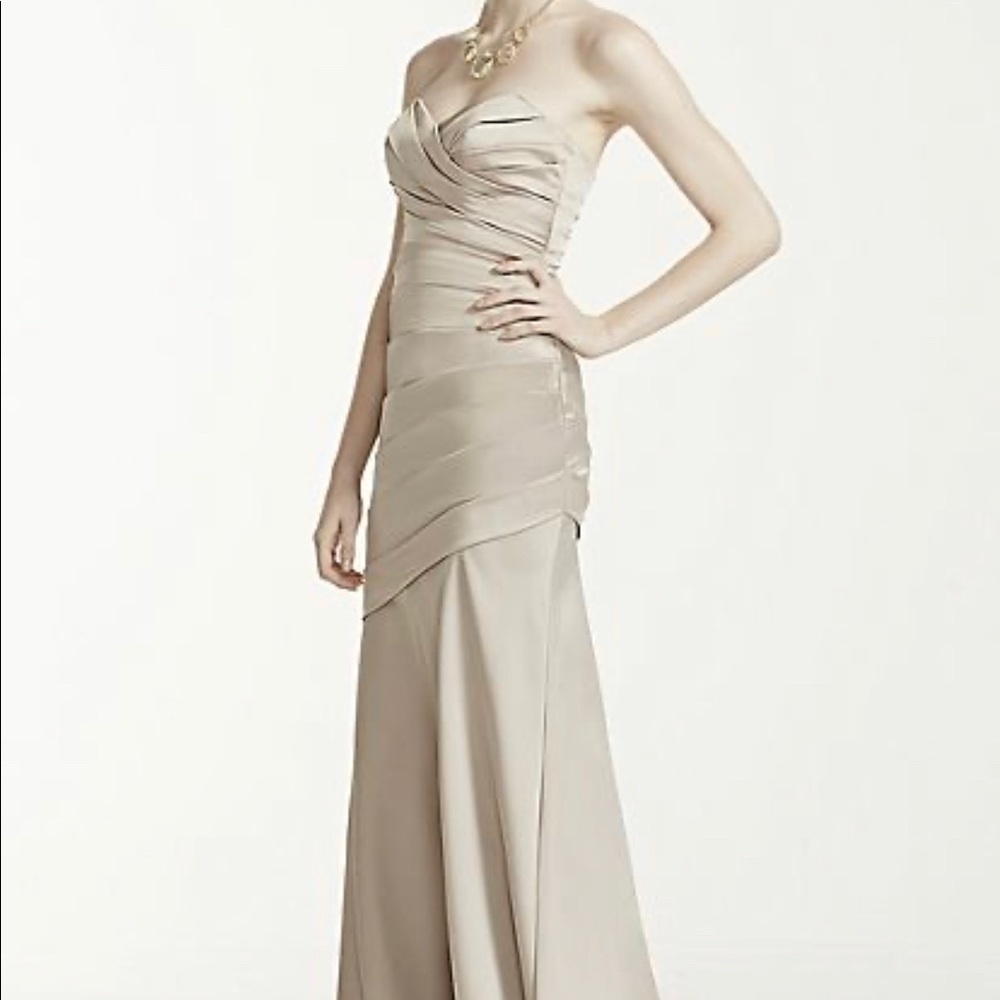 ✨HOST PICK✨Bridal Gown Stretch Satin Punch Color🔴